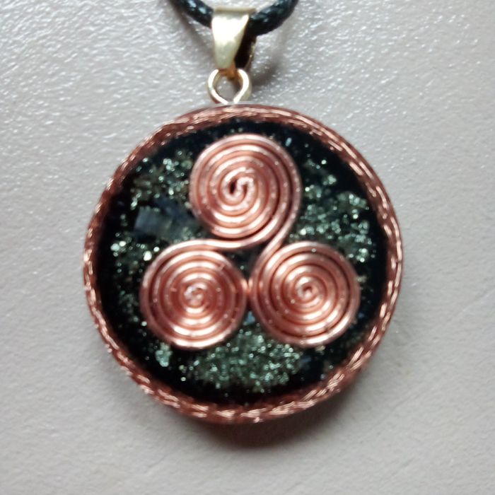 Orgonit, odpromiennik, triskelion