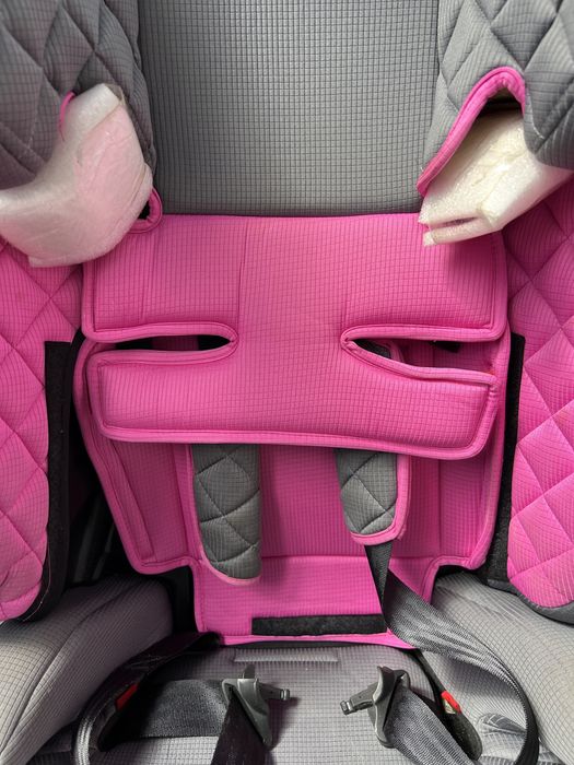 Дитяче рожеве автокрісло Safcom з додатковим боковим захистом