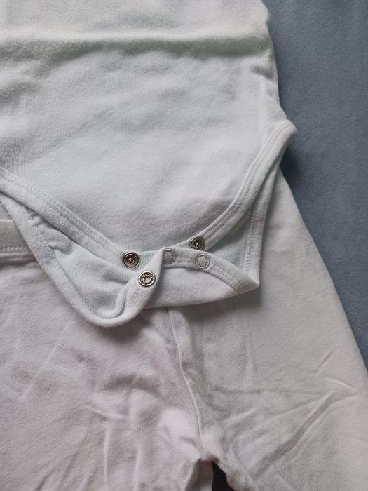 Białe legginsy i body r.74/80