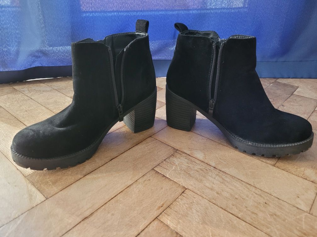Czarne zamszowe botki buty na koturnie obcasie rozm. 38