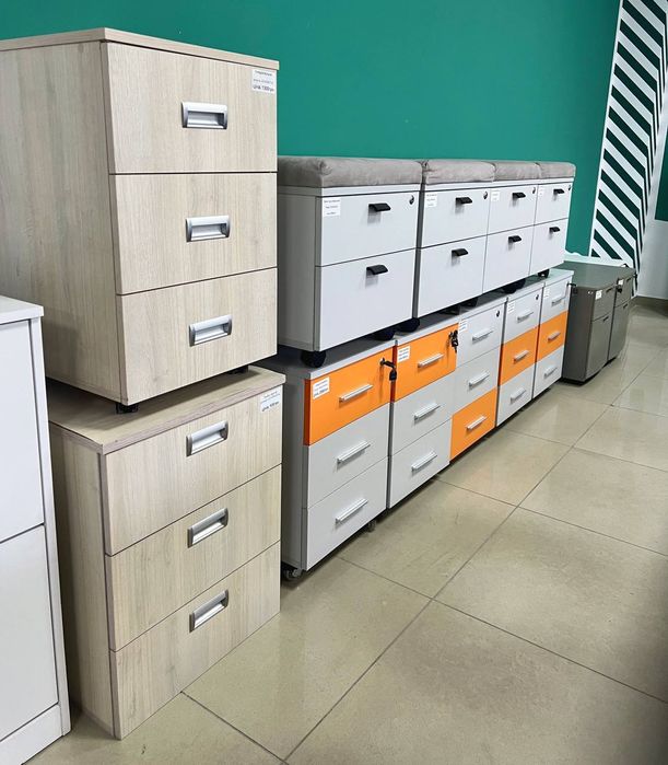 РОЗПРОДАЖ СКЛАДУ МЕБЛІВ,столи,крісла,техніка,тумби,стелажі, комоди