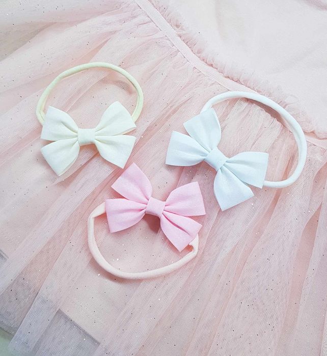 Trzy opaski kokardki bezuciskowe biała kremowa róż r uniwersalny