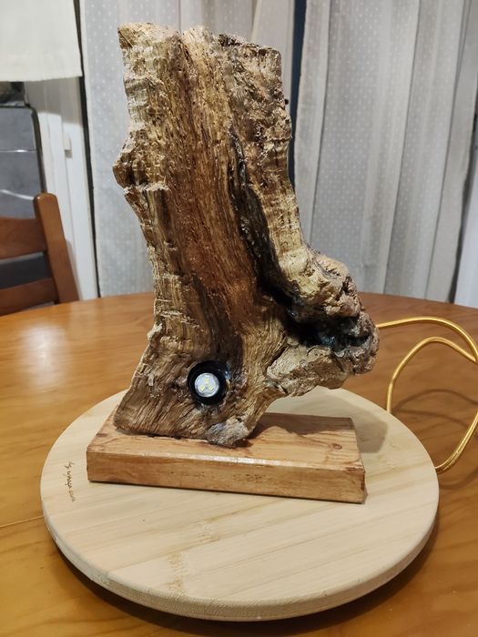 Candeeiro rústico em madeira