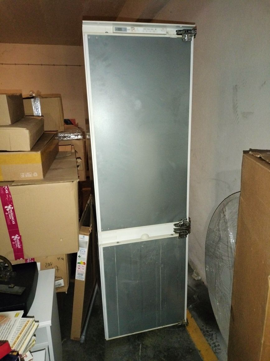 Frigorífico combinado de encastrar Siemens