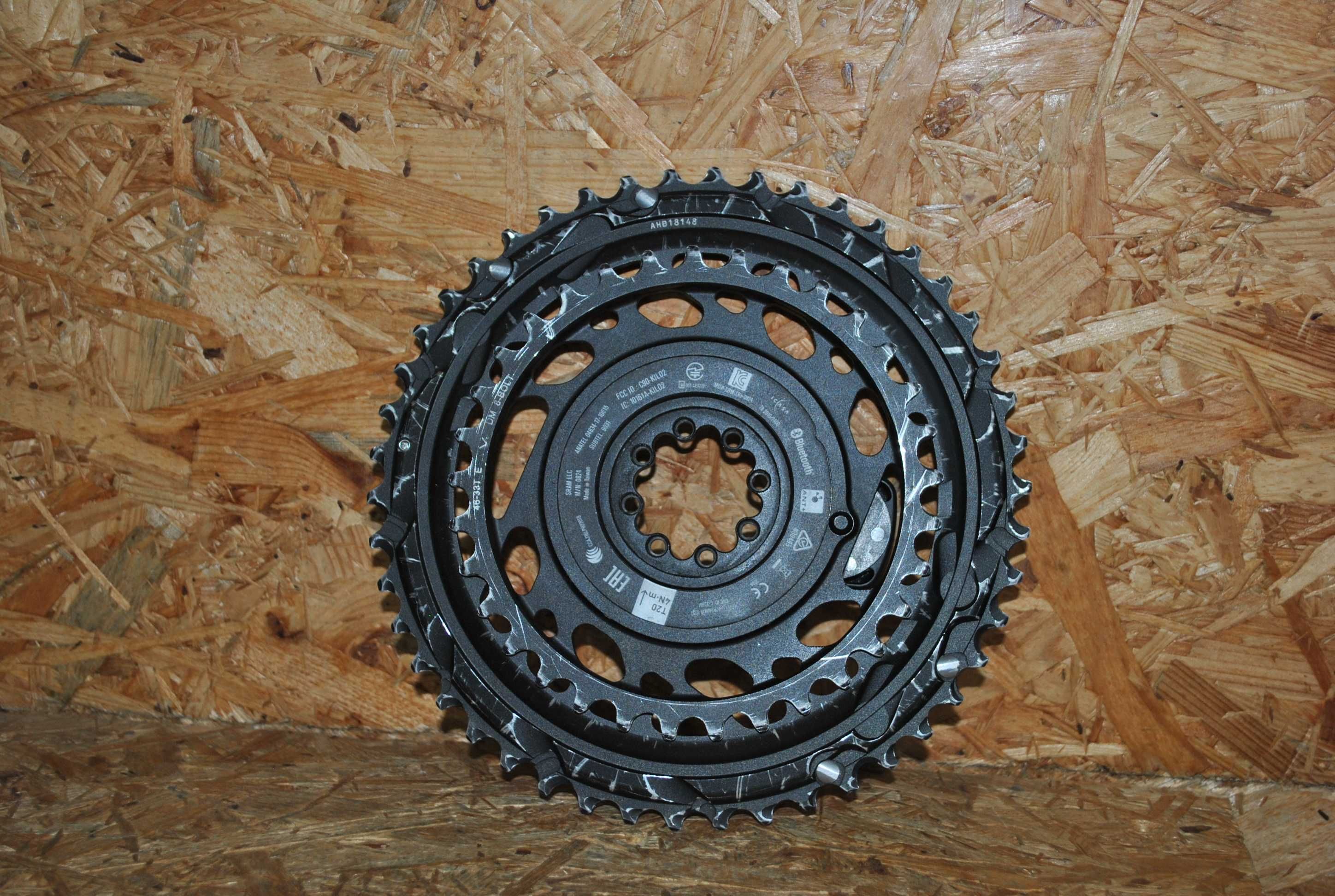 Idealna zębatka z pomiarem mocy Sram Red Axs Quarg 46/33T Gravel