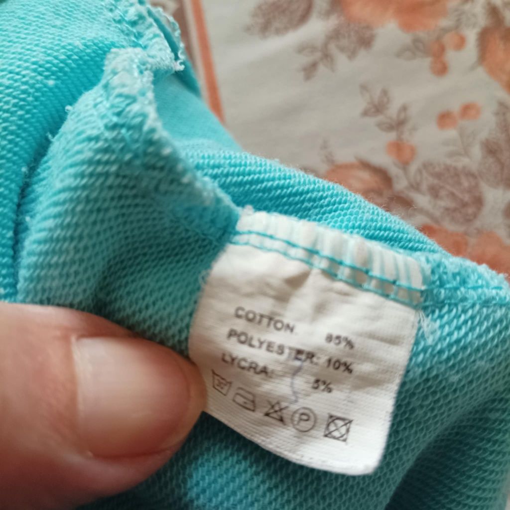 35. Bluza damska z kapturem rozmiar L