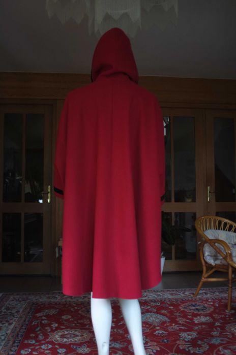 czerwona wełniana peleryna z kapturem real vintage wełna Pure New Wool