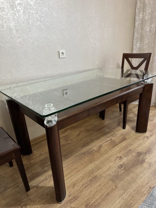 Кухонний стіл зі стільцями