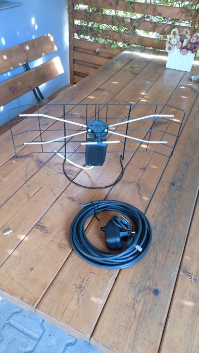 Antena pokojowa DVB-T 2 + wznacniacz