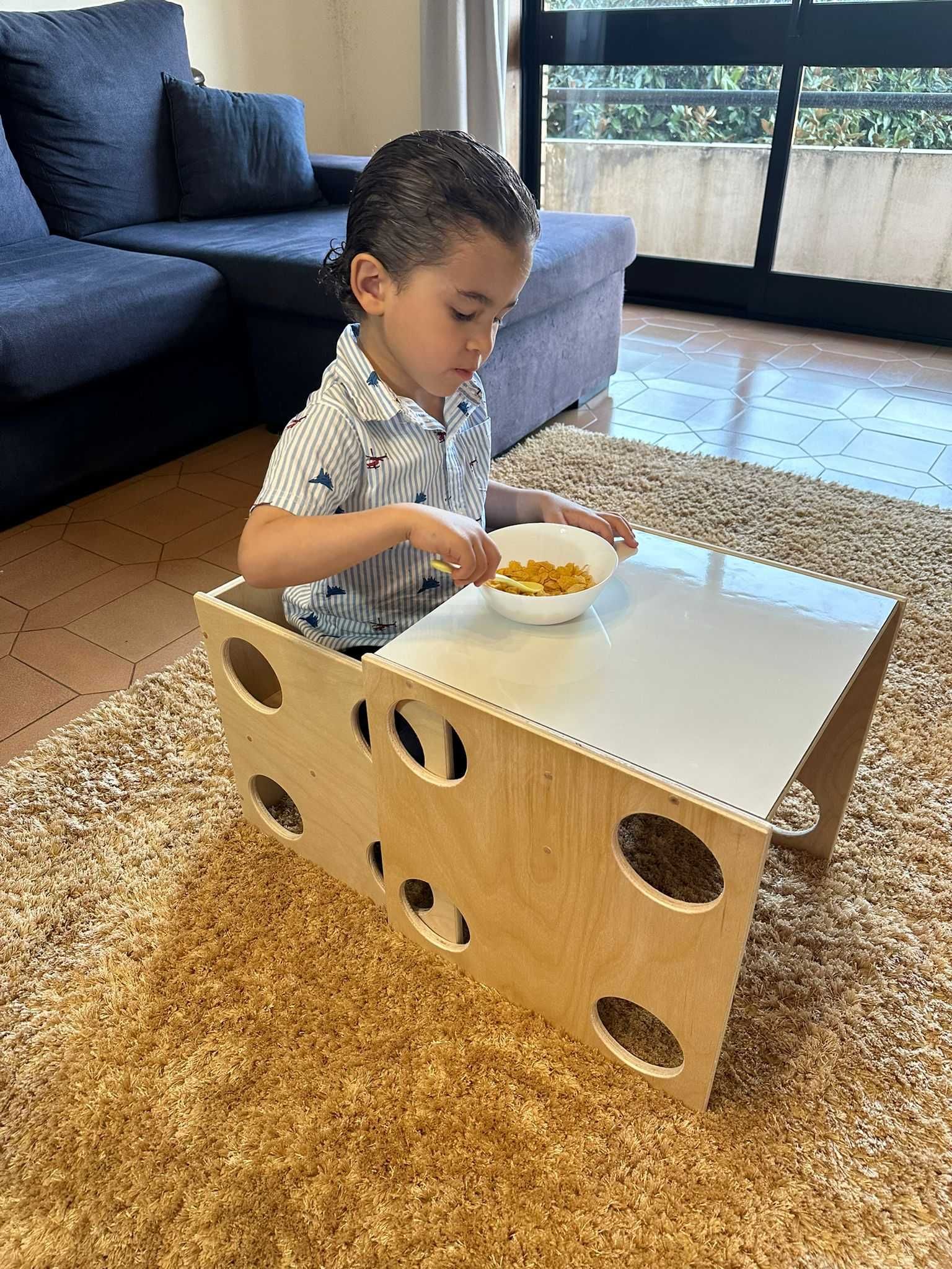 Mesa Infantil com quadro branco + cadeira