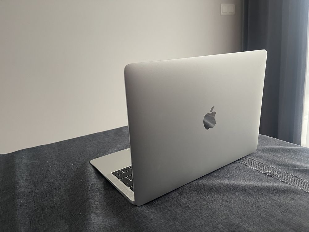 MacBook Air i5 - nowy model z 2019r