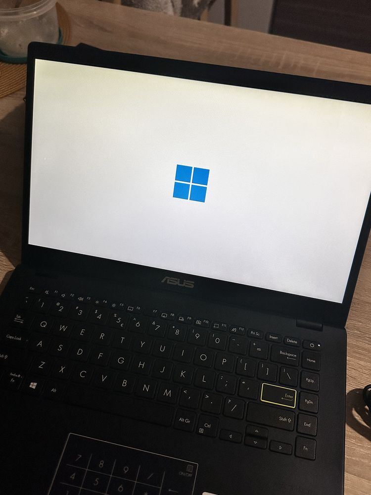 ASUS Vivobook E410M