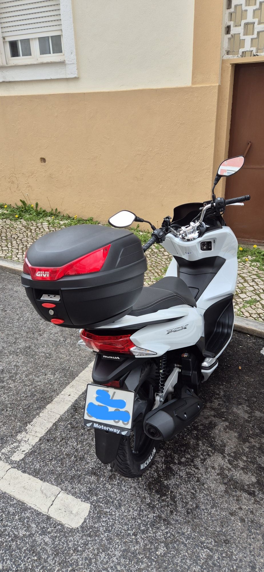Honda PCX 125CC como NOVA!