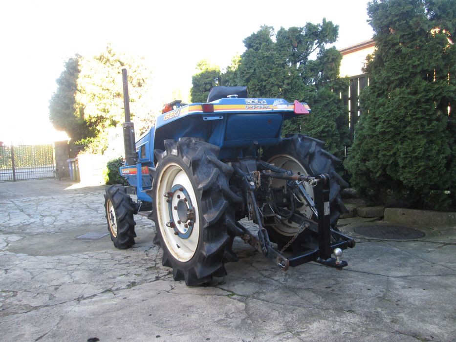 Traktor Iseki 4x4 -zestaw z kosiarką bijakową oraz zaczepem trzy-punkt