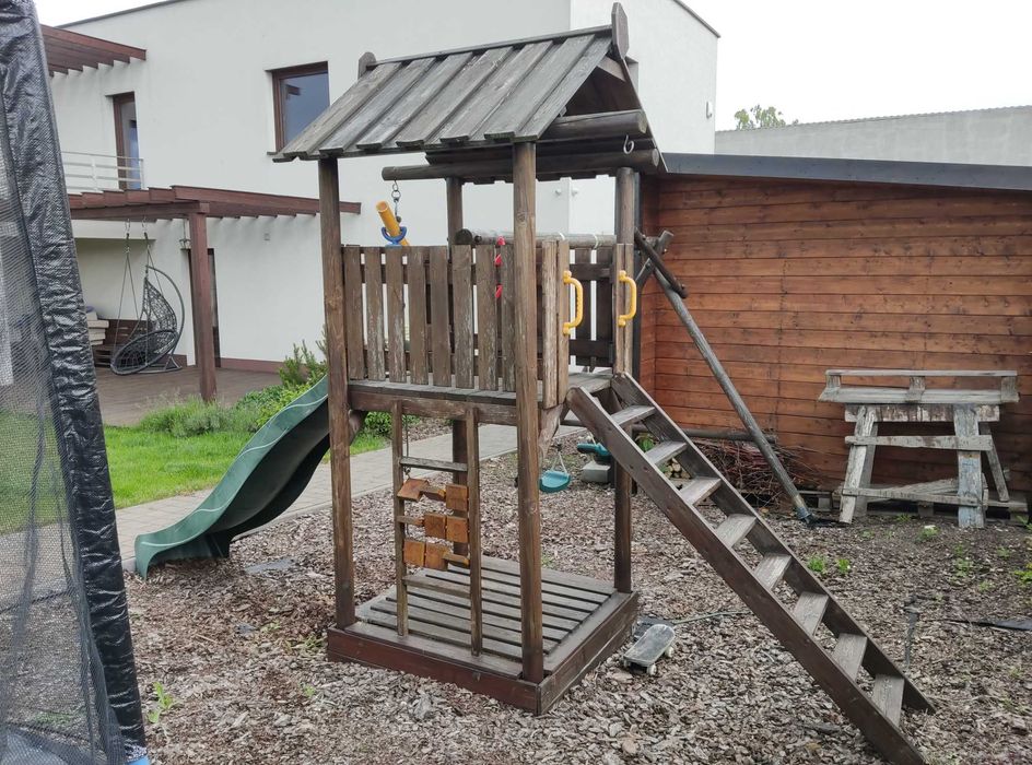 Domek ogrodowy dla dzieci. Plac zabaw