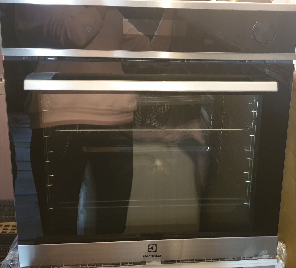 Piekarnik Electrolux LOC8H31X SteamCrisp Elektryczny parowy Czarno-sta