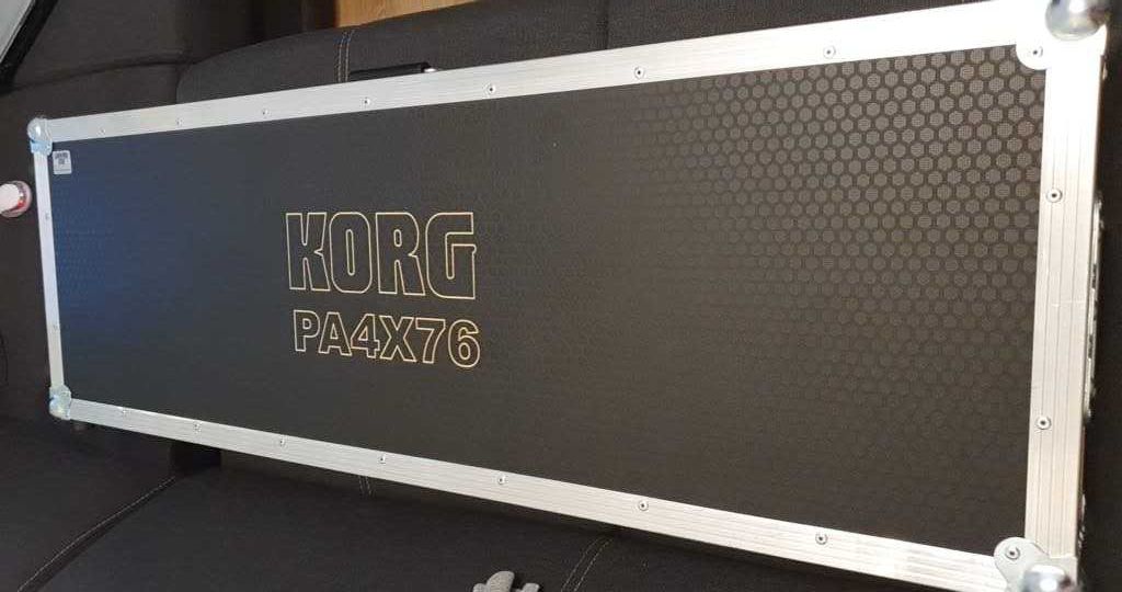 Korg Pa4x musikant z repertuarem + twardy case na kółkach