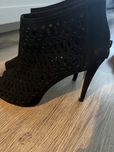 Ażurowe buty szpilki skórzane catwalk