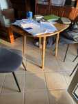 Vende-se mesa de apoio