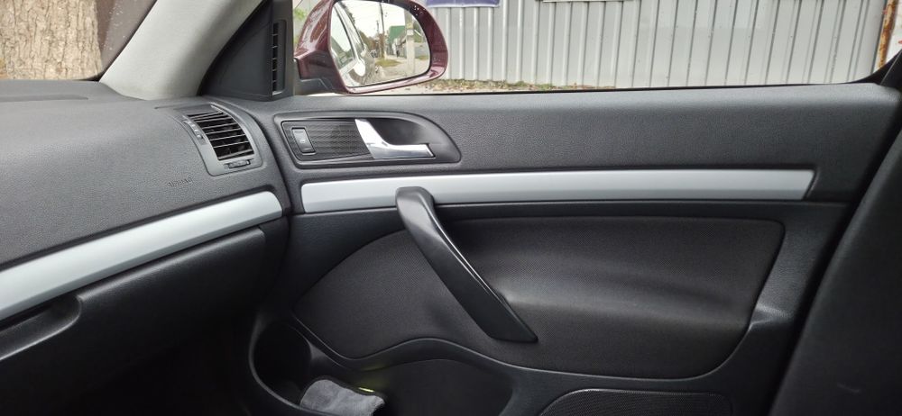 Продаеться Шкода Октавія 1.6tdi автоматична.