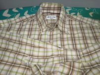 Camisa bege quadrados