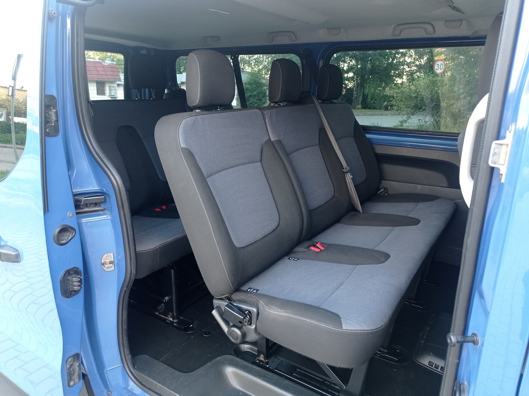 Wypożyczalnia aut/Bus 9 osobowy wynajem/taxi 9 osób/przewóz osób