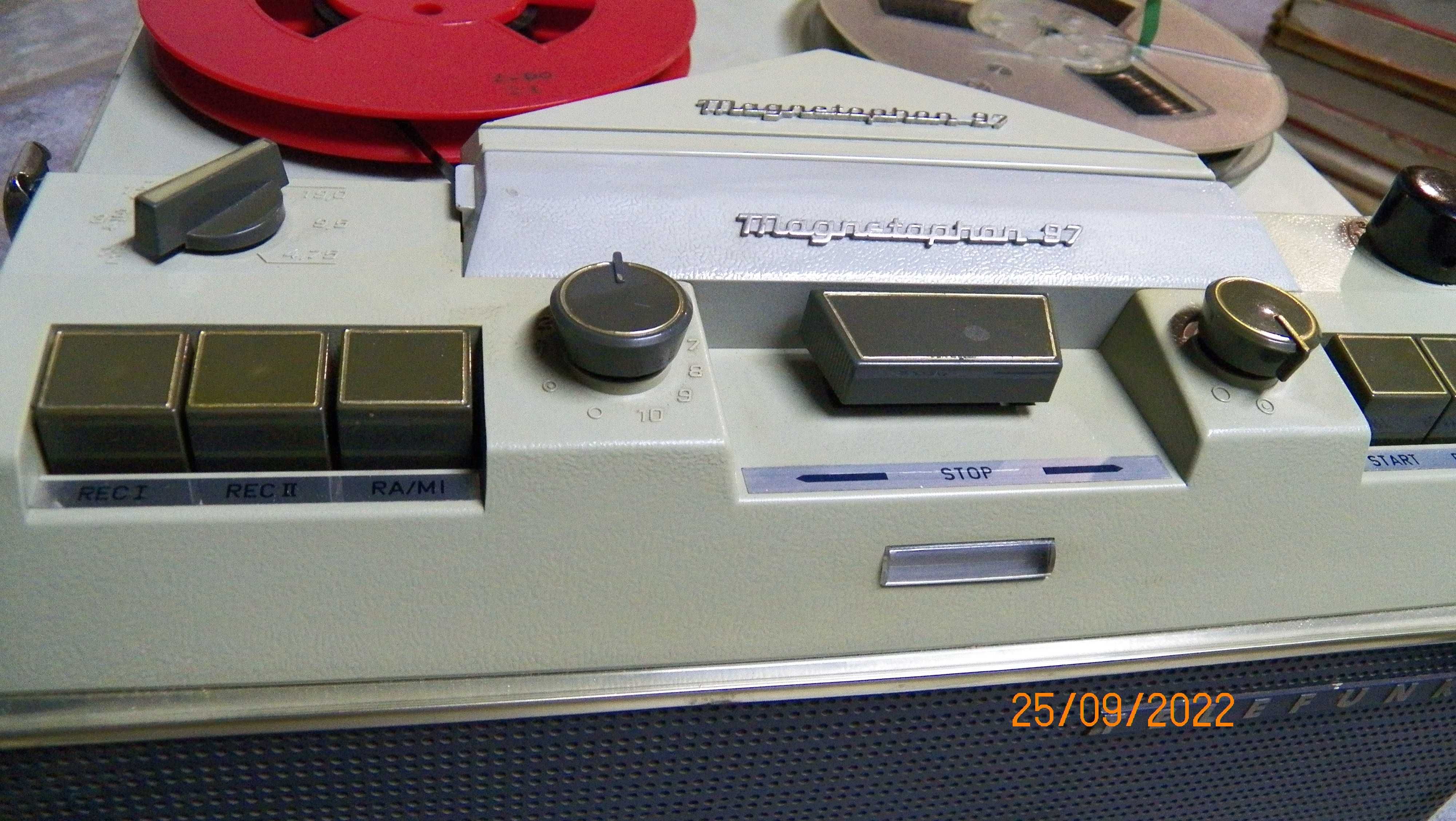 Stary magnetofon szpulowy Telefunken Magnetophon97. 1961r.