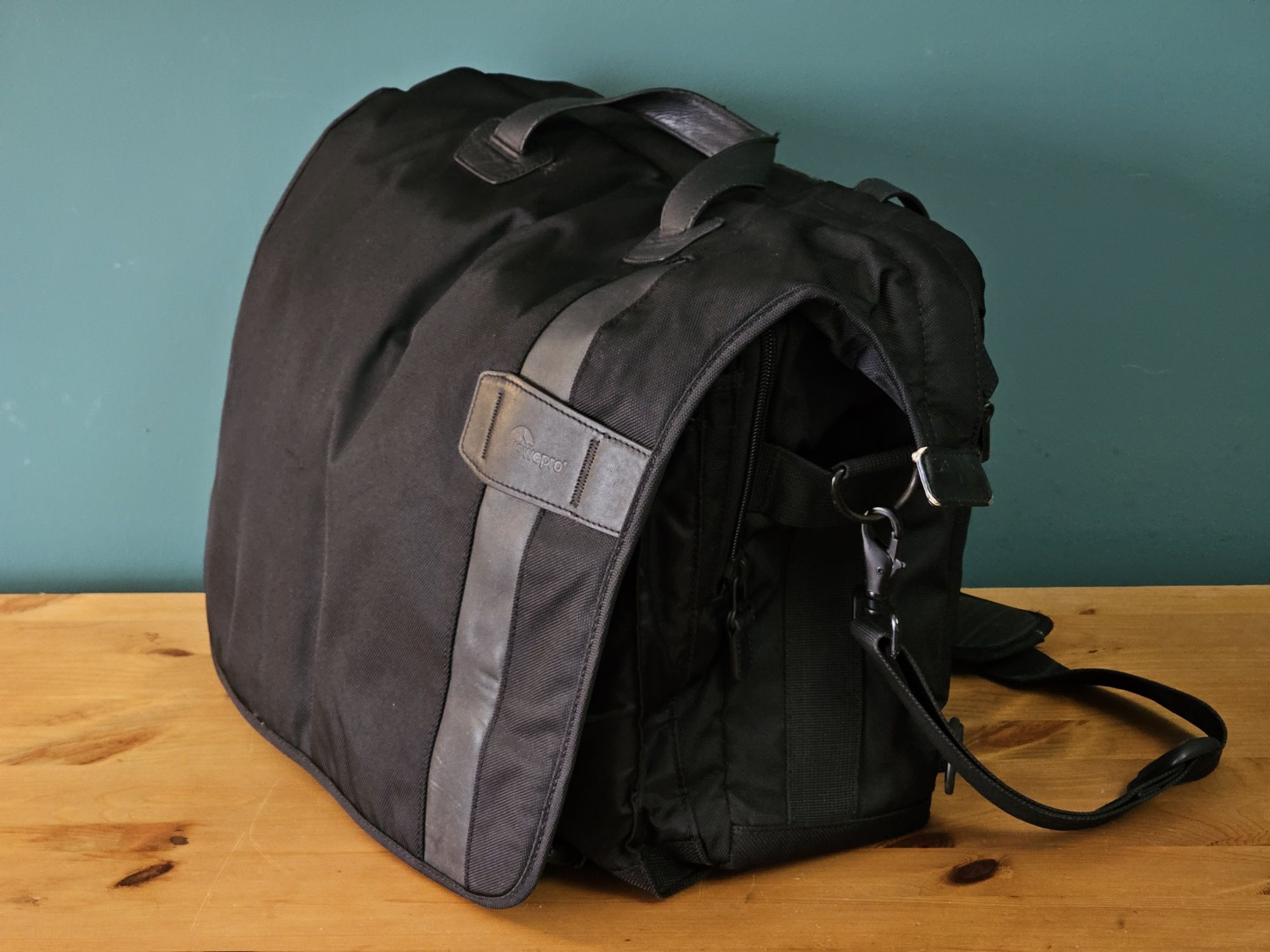 Lowepro Classified 200 AW Shoulder Bag