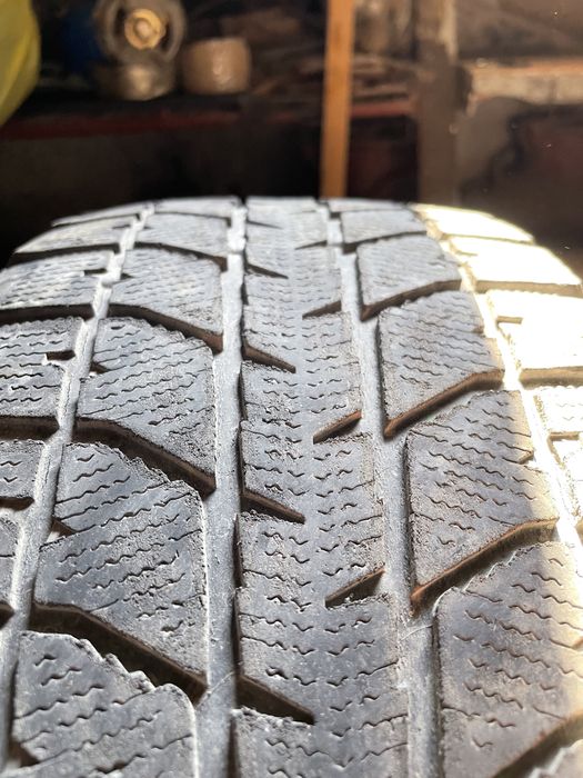 Продам зимові 205/55 R16 Bridgstone