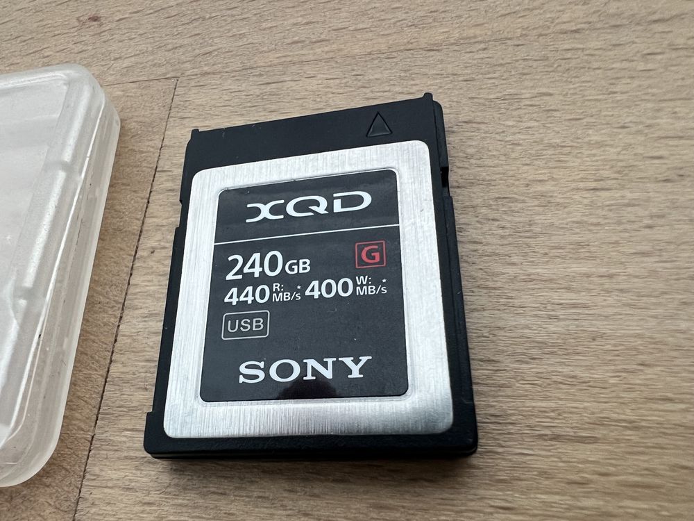 XQD 240 GB SONY практично нова!