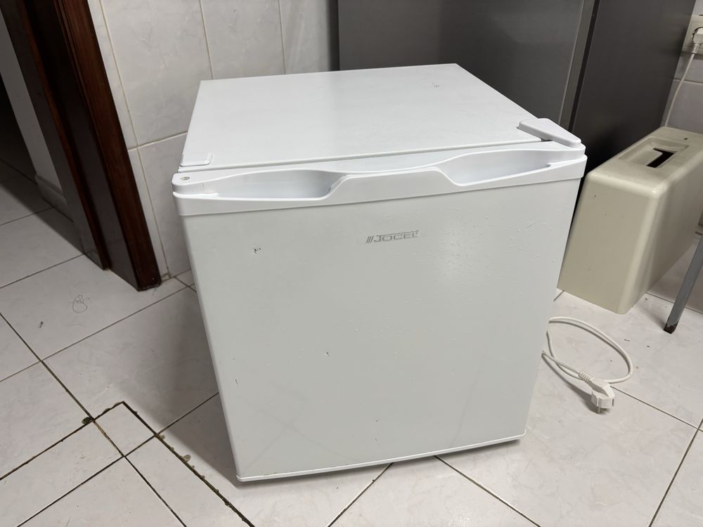 Frigorifico pequeno Jocel impecavel