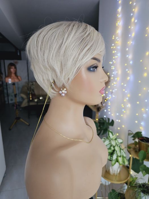 Krótka peruka blond KBS-13 naturalna fryzura