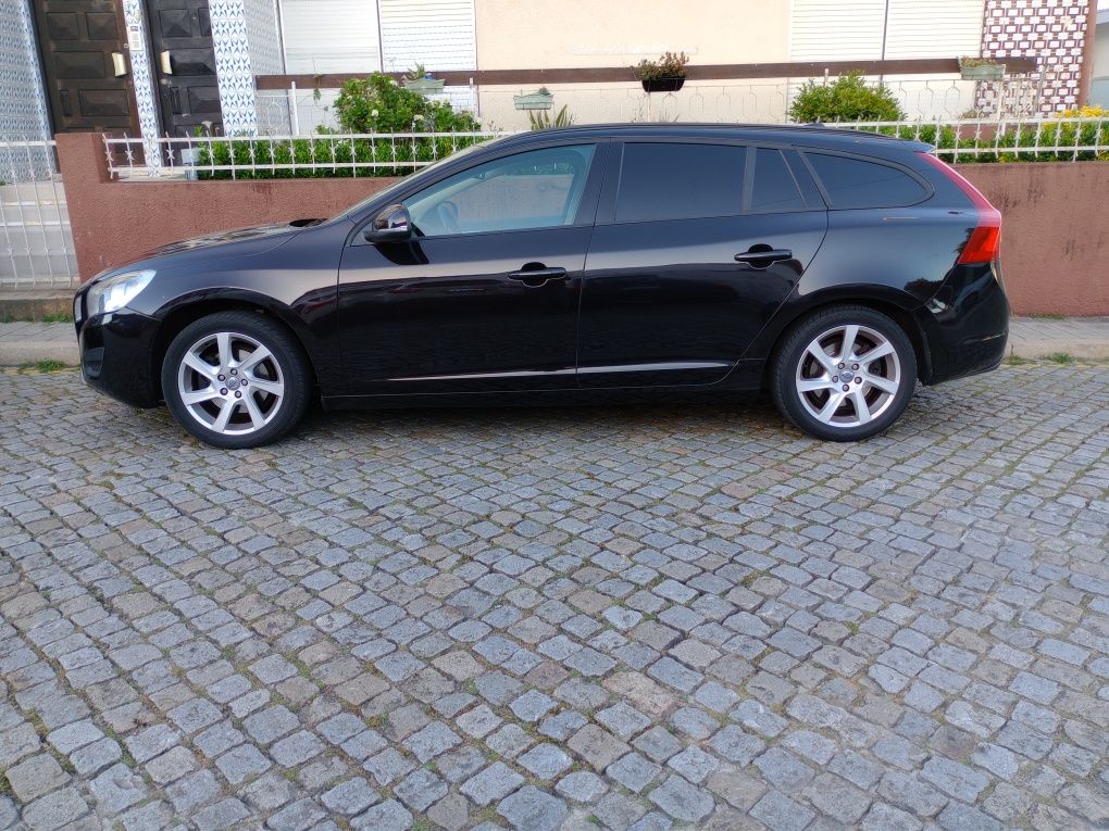 Volvo V60 Momentum D2 1.6