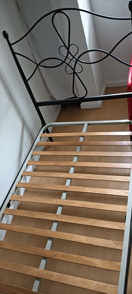Vendo muito boa cama solteiro de ferro