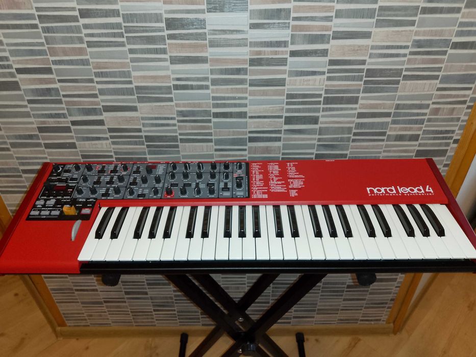 Nord Lead 4 Syntezator