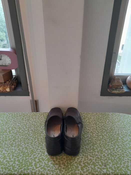Vendo Sapatos de Senhora muito bonitos como novos