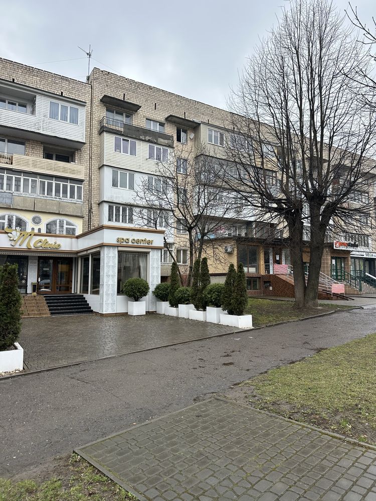 Продаж фасадного комерційного приміщення