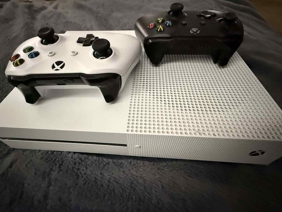Xbox one s + 2 pady + 3 gry - jak nowa