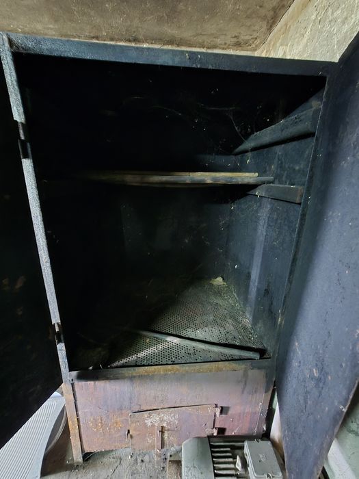 Wedzarnia metalowa, solidna konstrukcja.