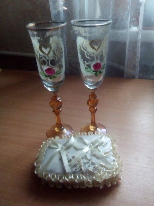 Свадебные бокалы, подушка для колец.