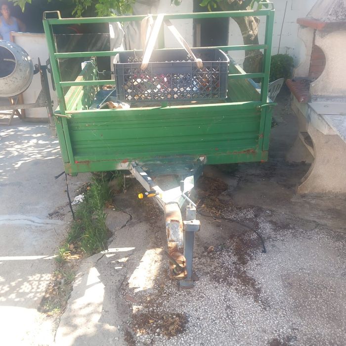 Vendo trator e reboque