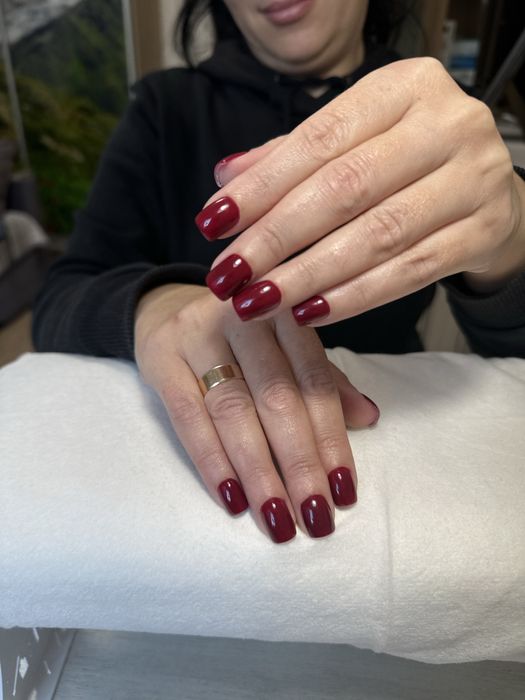 Манікюр , педікюр.