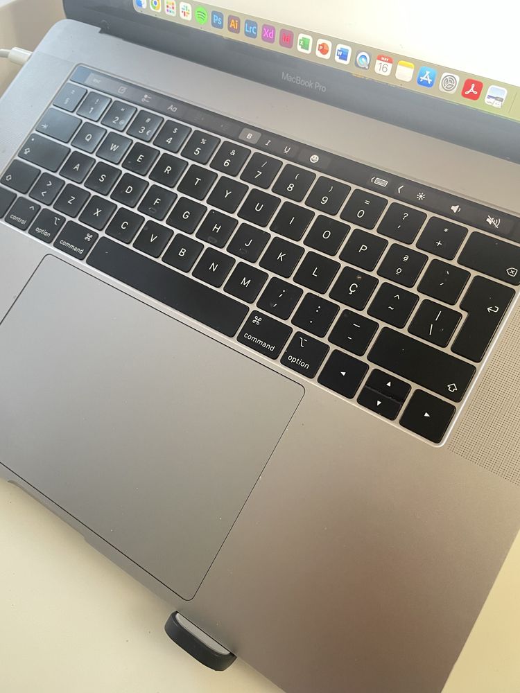 Apple Macbook Pro 2019 | 15.4” | TouchBar