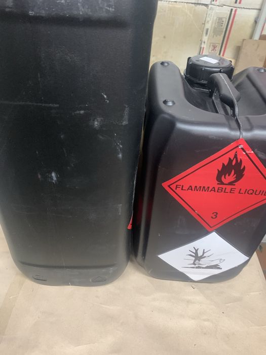 Чорні каністри 10/20 л