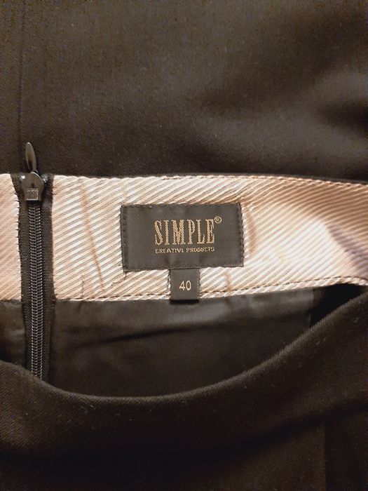 Czarna spódnica Simple 40
