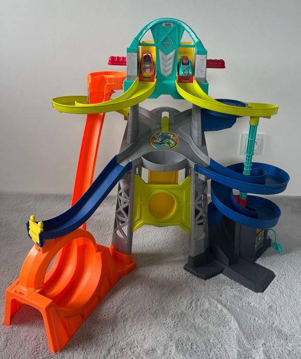 Wieża wyścigowa z pętlą Fisher Price