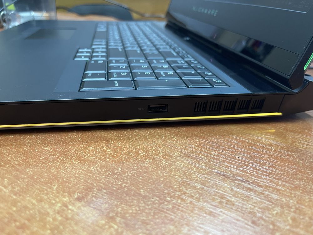 Ноутбук Dell Alienware 17 R4