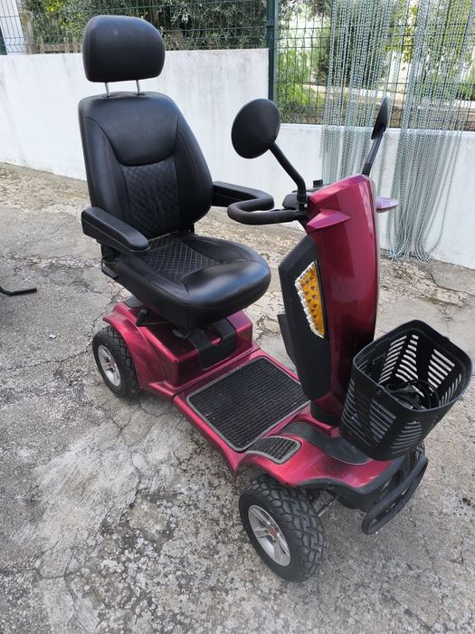 Scooter STANNAH MAX com bateria nova e em excelente estado.