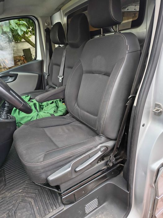 Renault Trafic 1.6 blaszak Zadbany uszkodzony silnik HAK