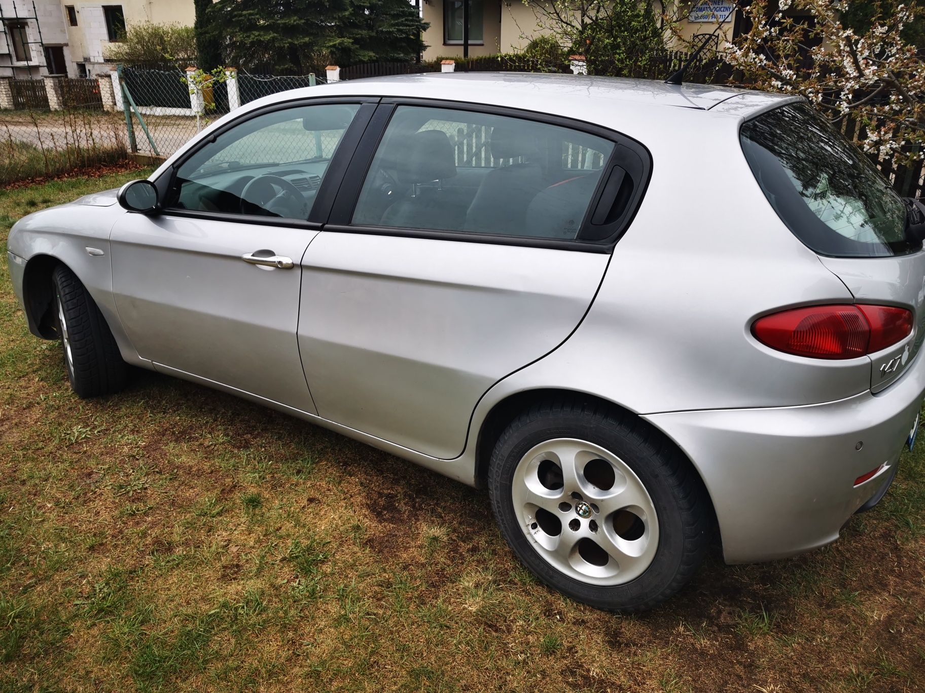 Alfa Romeo 147 1.9 JTD srebrna